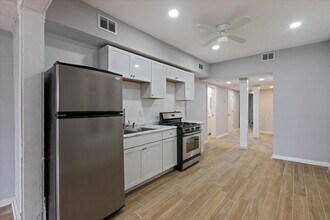 1913 S Troy St in Chicago, IL - Building Photo - Building Photo