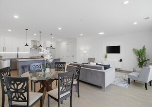 5824 N Lincoln Ave in Chicago, IL - Foto de edificio - Building Photo