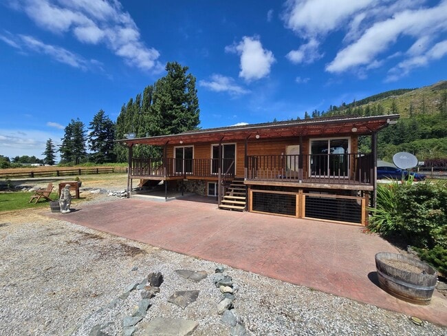 23777 Old Day Creek Rd in Sedro Woolley, WA - Building Photo - Building Photo