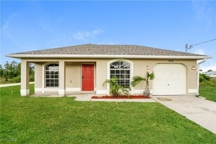 1032 Halby Ave S in Lehigh Acres, FL - Building Photo
