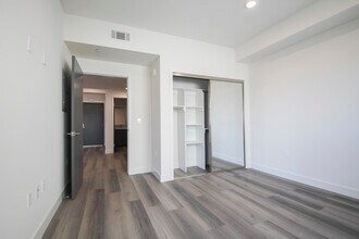 Oxnard View in Van Nuys, CA - Foto de edificio - Building Photo