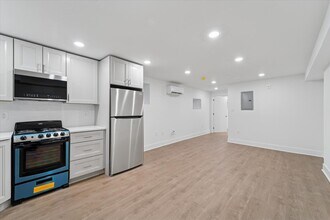 812 W Roosevelt Blvd in Philadelphia, PA - Building Photo - Building Photo