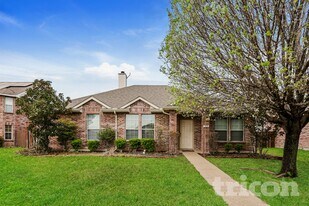 103 Hollow Tree Dr in Red Oak, TX - Building Photo