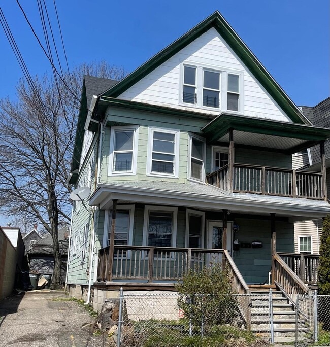 223 Spring St in Bridgeport, CT - Building Photo - Building Photo