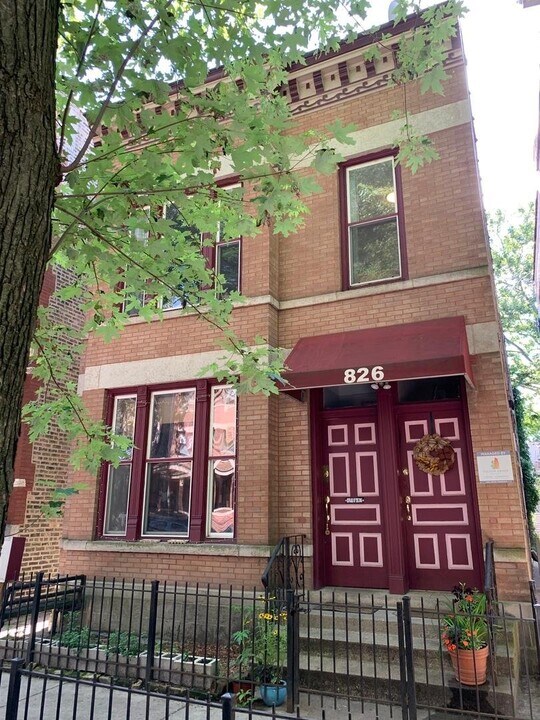 826 N Winchester Ave in Chicago, IL - Building Photo