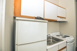 3925 W Irving Park Rd, Unit J06P in Chicago, IL - Building Photo - Building Photo