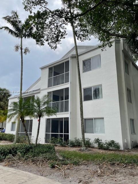 5612 N Rock Island Rd in Tamarac, FL - Building Photo