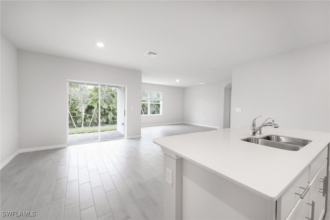1705 NW 31st Pl in Cape Coral, FL - Building Photo