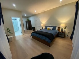 11945 S Della Ln in Garden Grove, CA - Building Photo