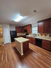 605 Snowy Orchid Dr in Desoto, TX - Building Photo - Building Photo