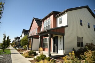 9839 E 56th Pl in Denver, CO - Building Photo