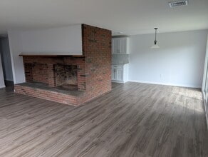 344 E Main St in Clinton, CT - Building Photo - Building Photo