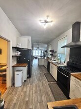 2559 W Fullerton Ave, Unit 2E in Chicago, IL - Foto de edificio - Building Photo