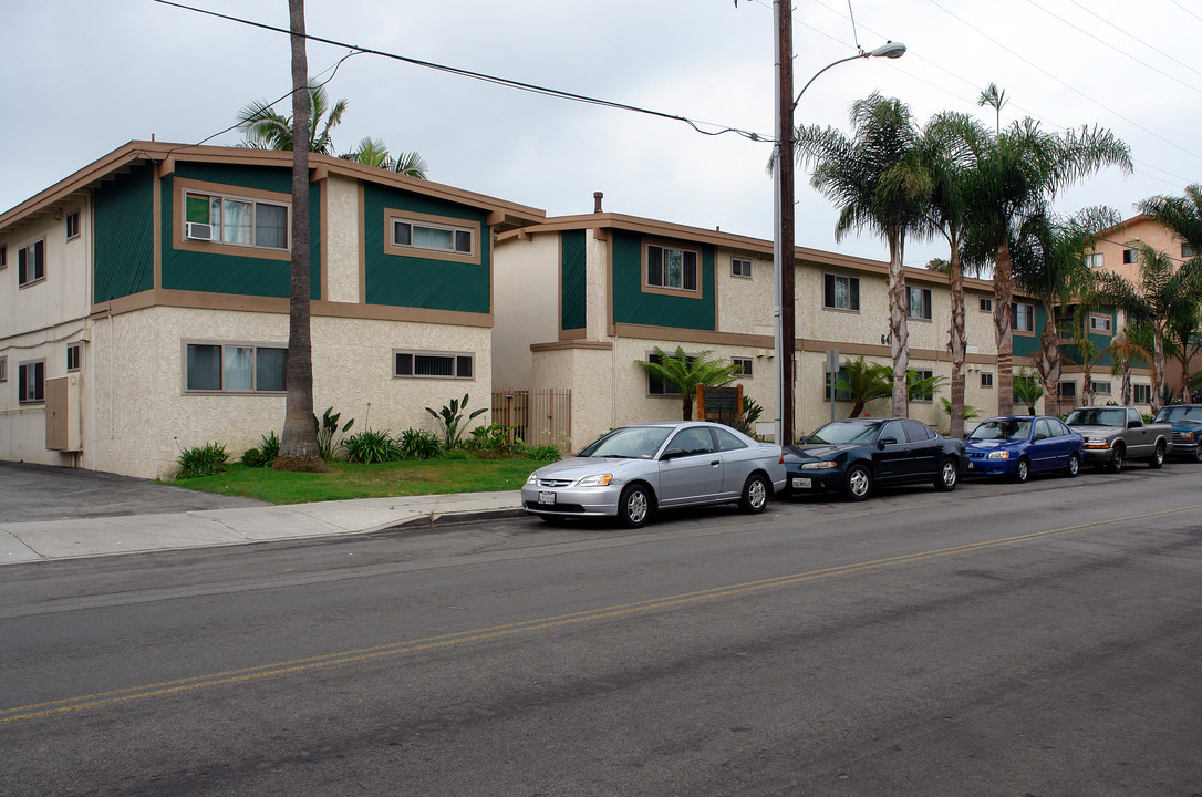 Sea Breeze Apartments in El Segundo, CA - Building Photo