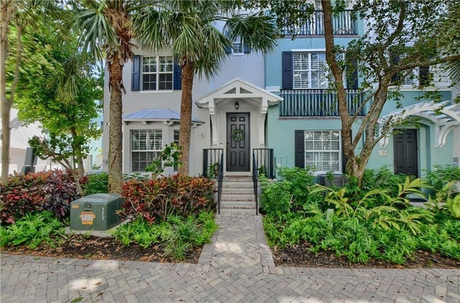 property at 306 E Mallory Cir