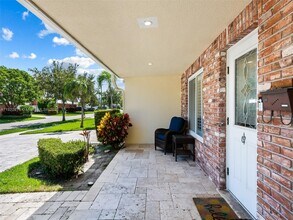 2721 NE 45th St in Lighthouse Point, FL - Building Photo - Building Photo