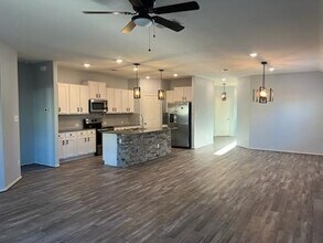 424 COSMOS LN in Jarrell, TX - Building Photo - Building Photo