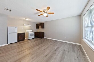 716 Hargest St in Prairie View, TX - Building Photo - Building Photo