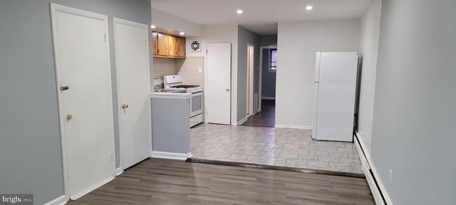 property at 230 W Roosevelt Blvd