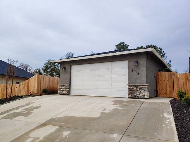 1984 Goren Ct in Redding, CA - Building Photo - Building Photo