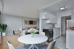 Eccleston Heights | 1, 3, 21 Eccleston in Toronto, ON - Building Photo