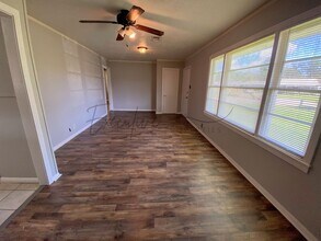 1521 E School St in Lake Charles, LA - Building Photo - Building Photo