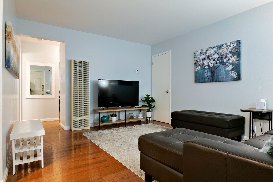 5001-5005 Shafter Ave in Oakland, CA - Foto de edificio