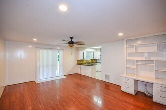 8407 Edgemoor Dr in Houston, TX - Building Photo - Building Photo