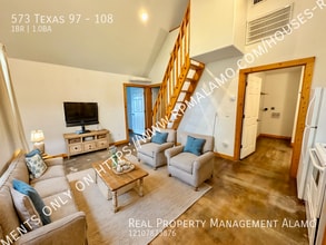 573 TX-97 in Floresville, TX - Building Photo - Building Photo
