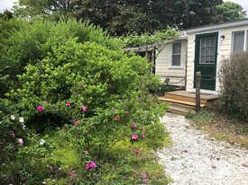 35 Warren Ave in Middletown, RI - Building Photo