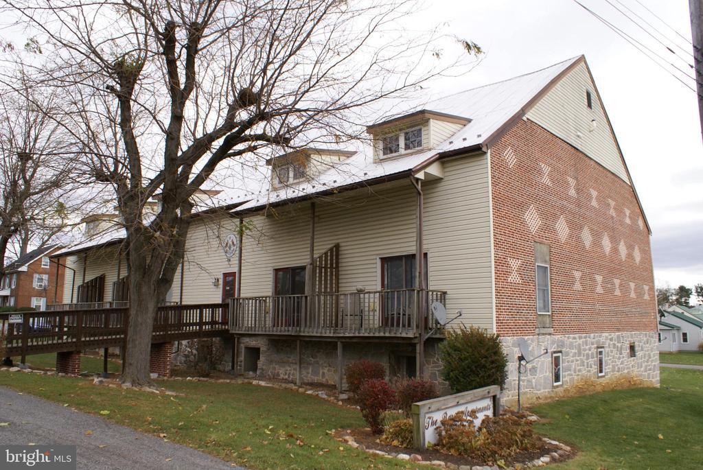 1121 Stanley Ave in Chambersburg, PA - Building Photo