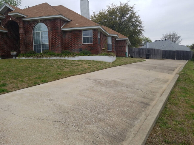 704 Honeysuckle Cir in Harker Heights, TX - Building Photo - Building Photo