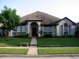5905 Longo Dr in The Colony, TX - Building Photo