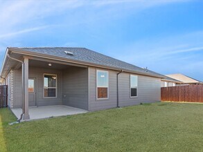 713 Amber Flds Dr in Ponder, TX - Building Photo - Building Photo