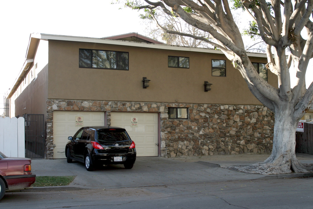 1137 Junipero Ave in Long Beach, CA - Foto de edificio