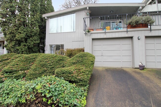 5025-5025 S View Point Ter, Unit 5025 in Portland, OR - Building Photo - Building Photo