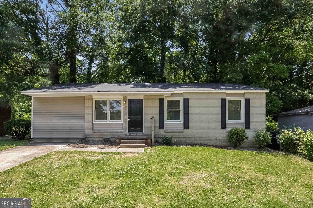 3518 Bolfair Dr NW in Atlanta, GA - Foto de edificio