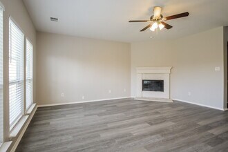 121 Castle Dr in Hutto, TX - Building Photo - Building Photo