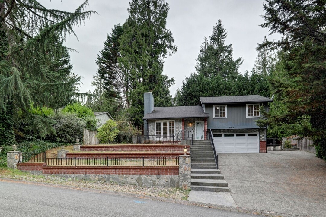 1343 222nd Pl NE in Sammamish, WA - Building Photo