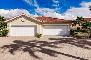 323 Monaco Dr in Punta Gorda, FL - Building Photo