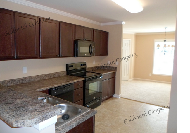 1120 E Lee Rd in Taylors, SC - Building Photo - Building Photo