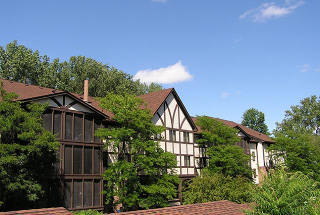 Valley Creek West in Golden Valley, MN - Building Photo