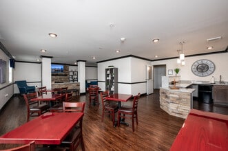 Grove Crossing in Greenwood, IN - Foto de edificio - Interior Photo