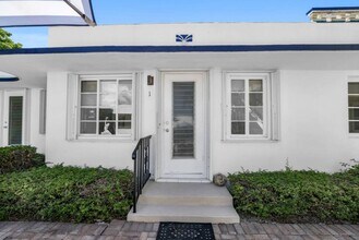 320 Inlet Way in Palm Beach Shores, FL - Building Photo - Building Photo