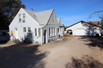 5860-5880 Live Oak Dr in Kelseyville, CA - Building Photo - Building Photo