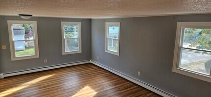 978 Cilley Rd, Unit Cilley Rd - 2nd Floor in Manchester, NH - Building Photo - Building Photo