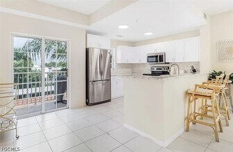 4450 Botanical Pl Cir, Unit 6 in Naples, FL - Foto de edificio - Building Photo