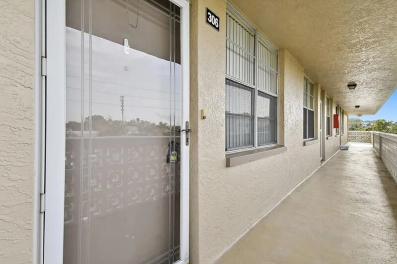 5095 Bay St NE in St. Petersburg, FL - Building Photo