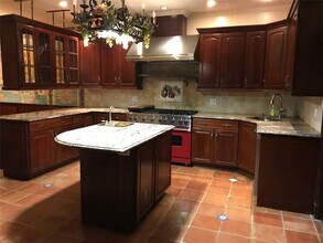 33 W 13th Rd in Queens, NY - Building Photo - Building Photo