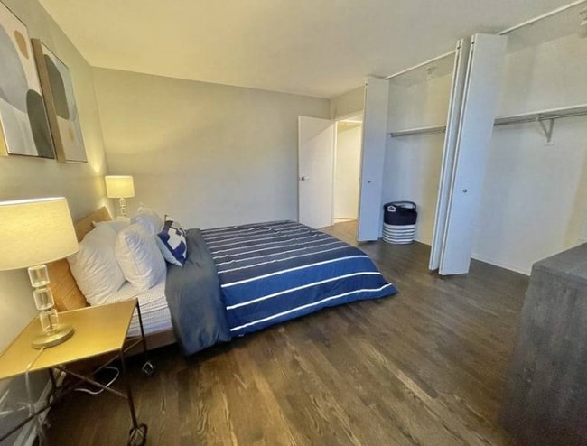 232 N Broadway in Lindenhurst, NY - Building Photo - Building Photo